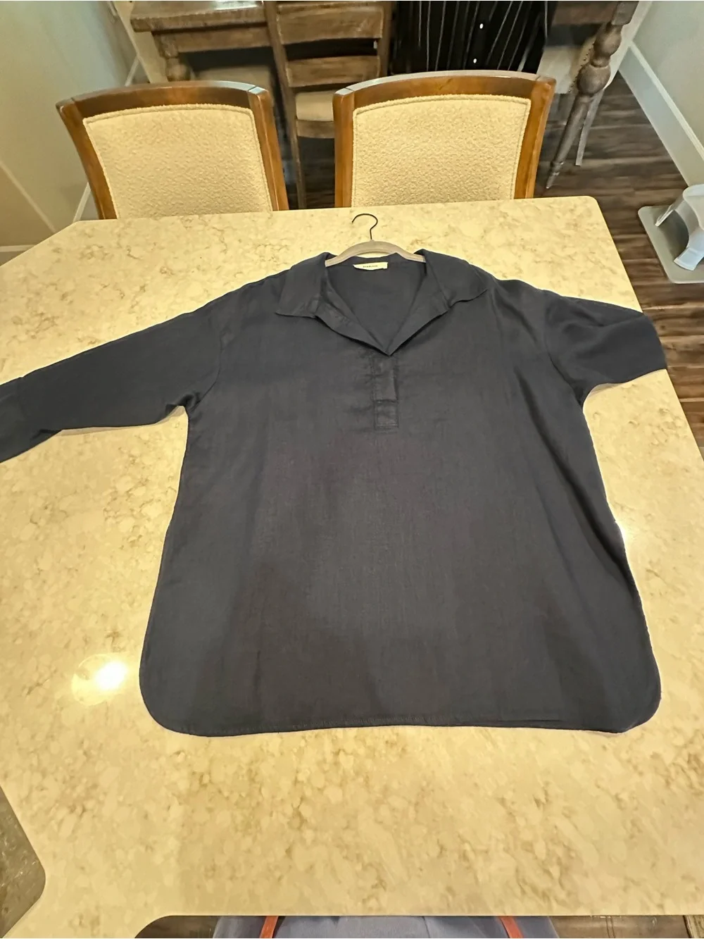 Everlane navy linen top - Picture 4 of 10
